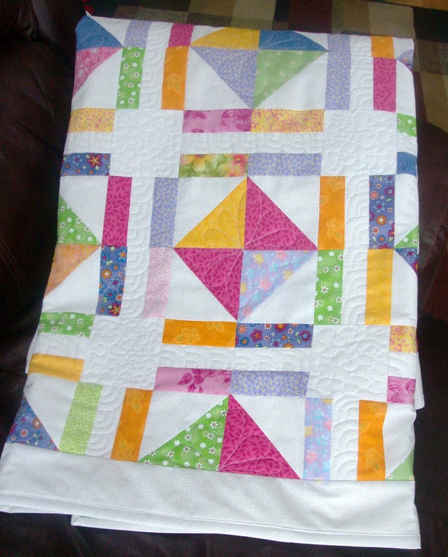 Free motion quilting done by Homesewn by Carolyn after classes with Leah Day.