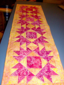 Quilt Blog showing the table runner I made my sister.